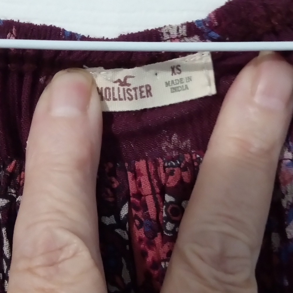 Hollister Maroon Floral Blouse - Picture 2 of 4